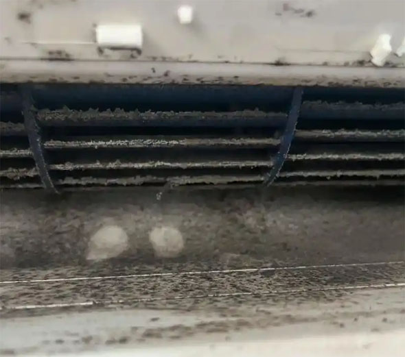 类乌齐空调吹的风有股烧焦味是怎么回事